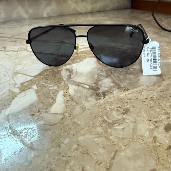 Quay Australia High Key Black
polarized Aviator Sunglasses NWT - Picture 6 of 10
